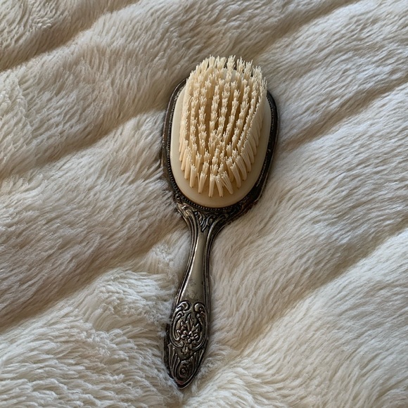 Vintage Silver hair brush - Picture 2 of 7